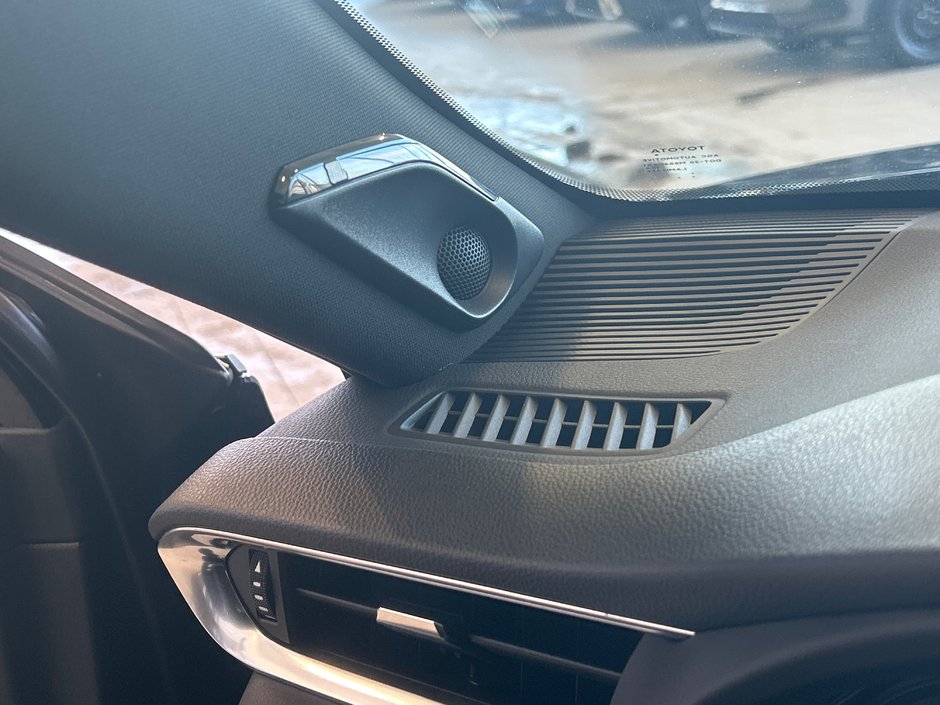 Toyota Venza Hybrid XLE 2021-19