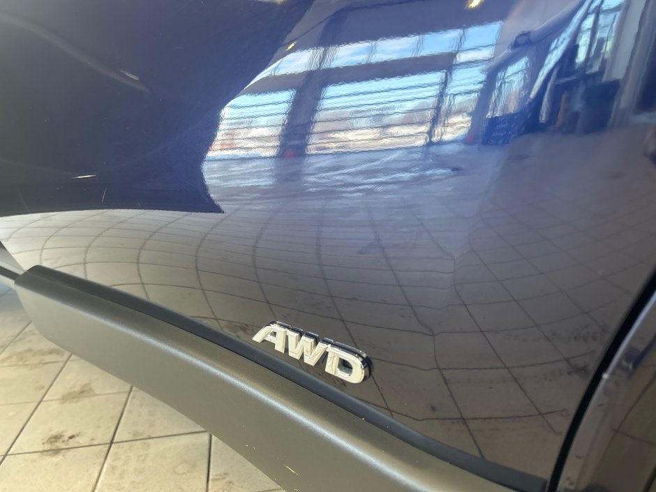 Toyota Venza Hybrid XLE 2021-15