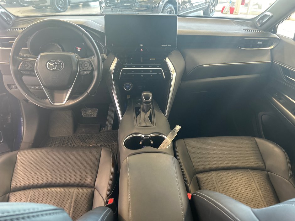 Toyota Venza Hybrid XLE 2021-12