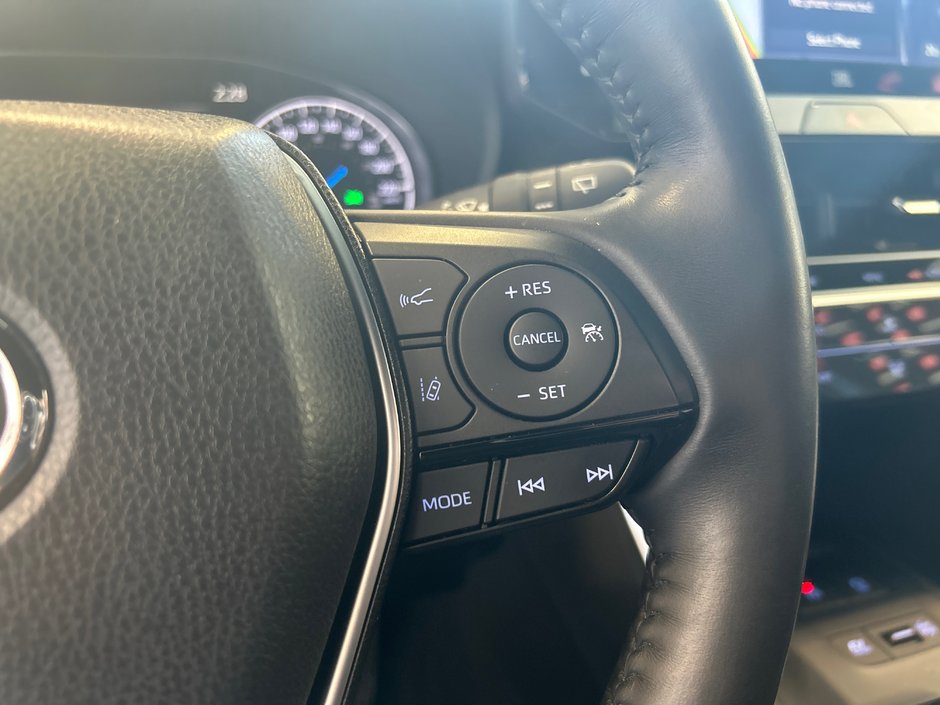 Toyota Venza Hybrid XLE 2021-27