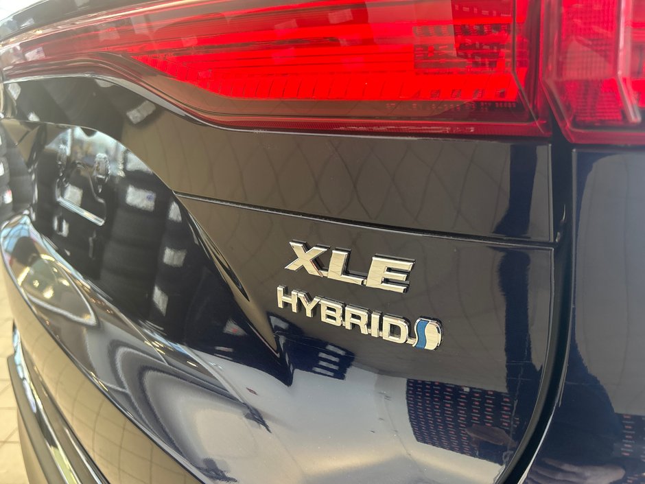Toyota Venza Hybrid XLE 2021-34
