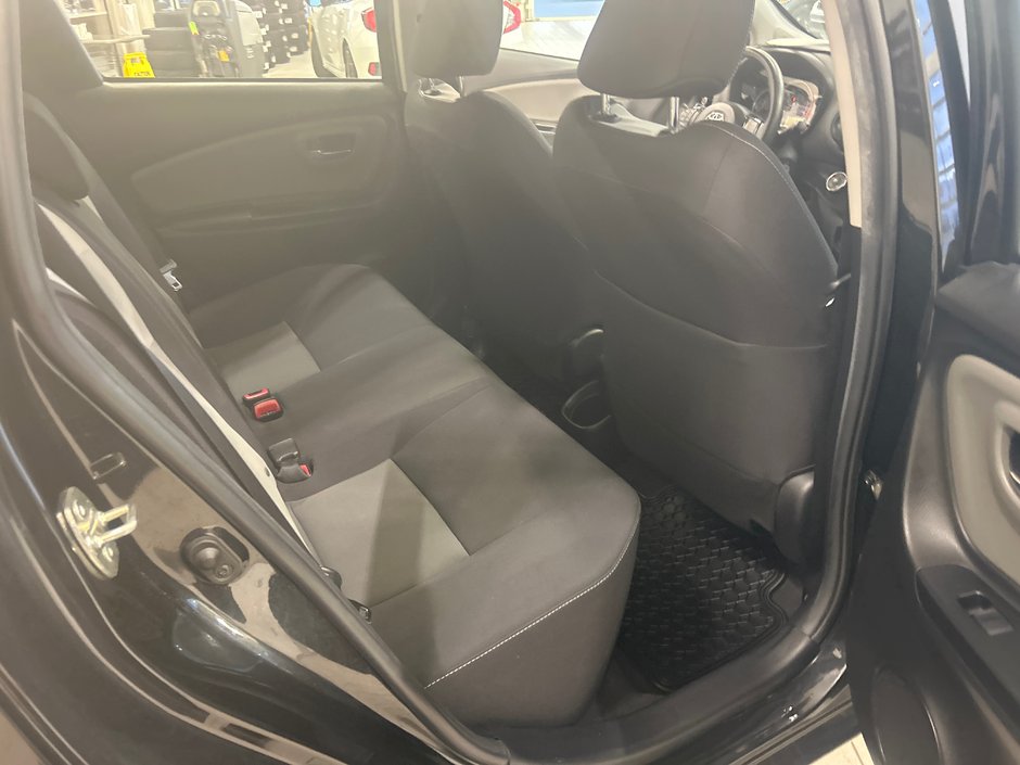 2019 Toyota Yaris Hatchback LE-11