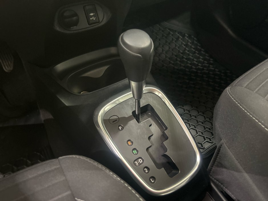 2019 Toyota Yaris Hatchback LE-17