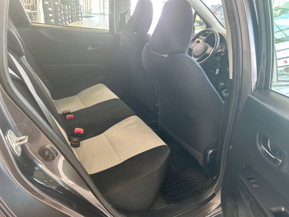 Toyota Yaris LE 2012-12