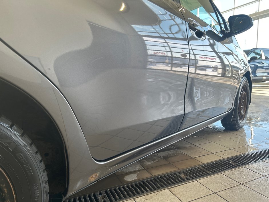 Toyota Yaris LE 2012-11