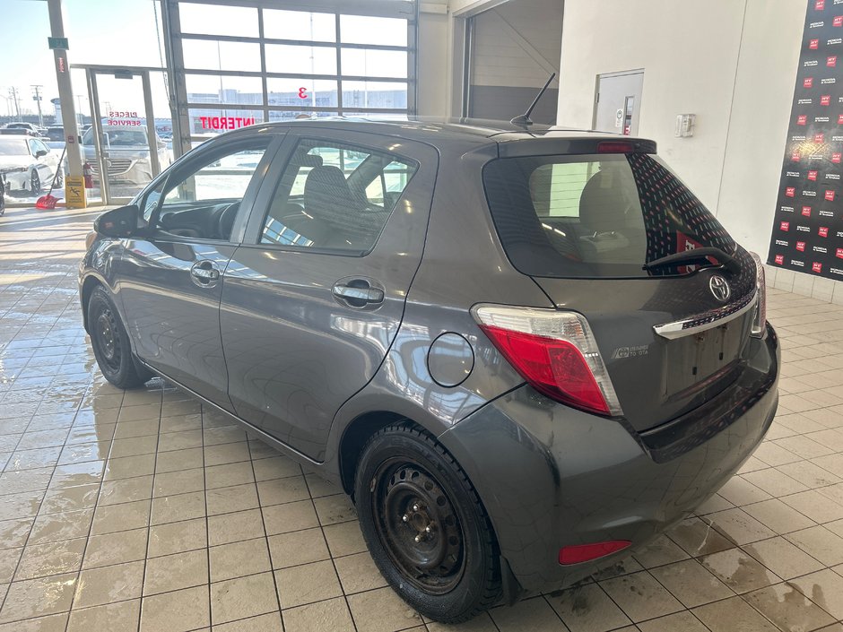 Toyota Yaris LE 2012-7