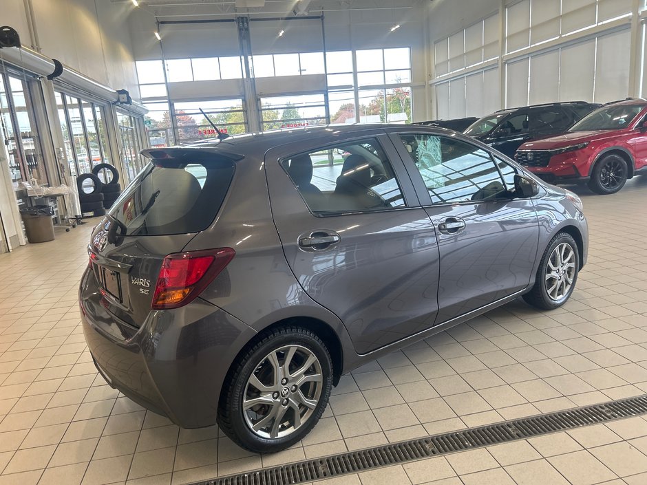 Toyota Yaris SE 2015-5