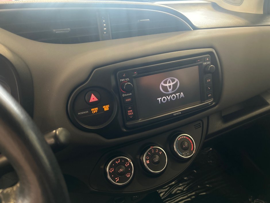 Toyota Yaris SE 2015-18