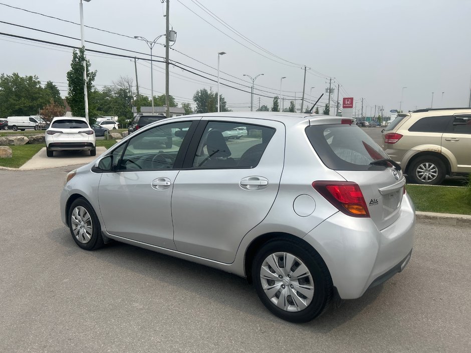 Toyota Yaris LE 2015-3