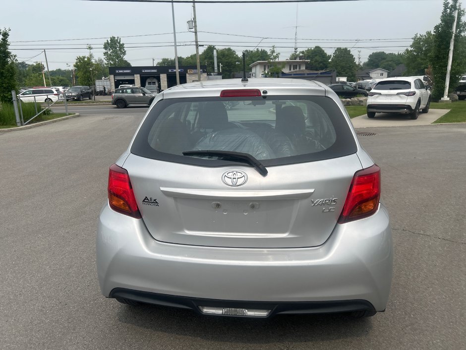 Toyota Yaris LE 2015-4