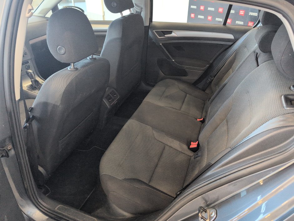 Volkswagen Golf  2016-9