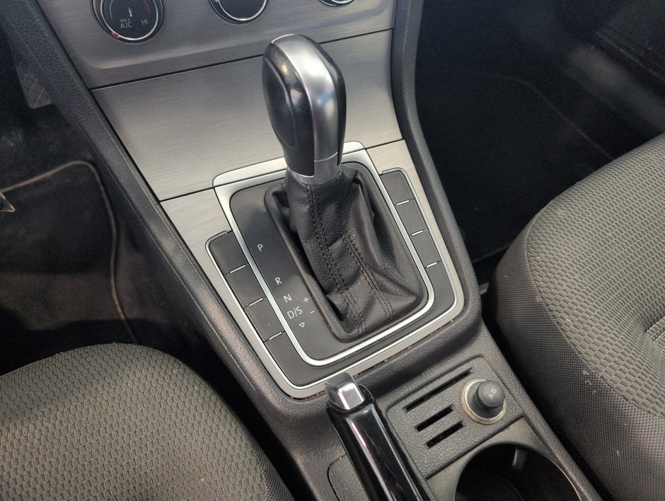 Volkswagen Golf  2016-14
