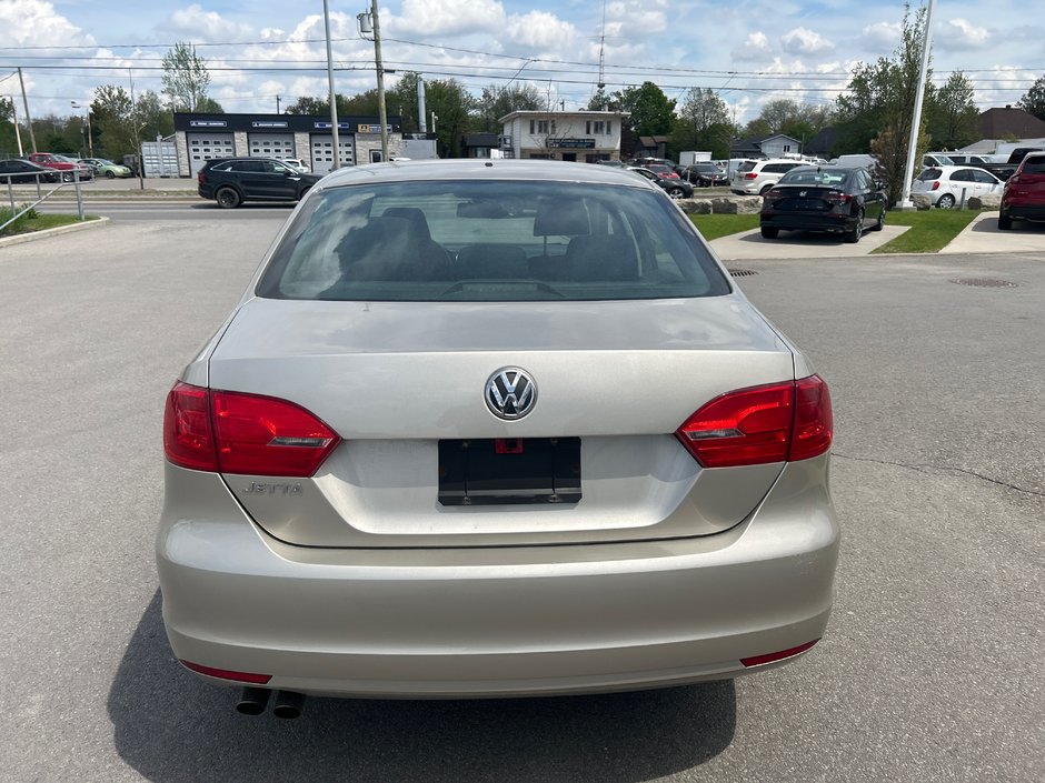 Volkswagen Jetta Sedan Comfortline 2012-3