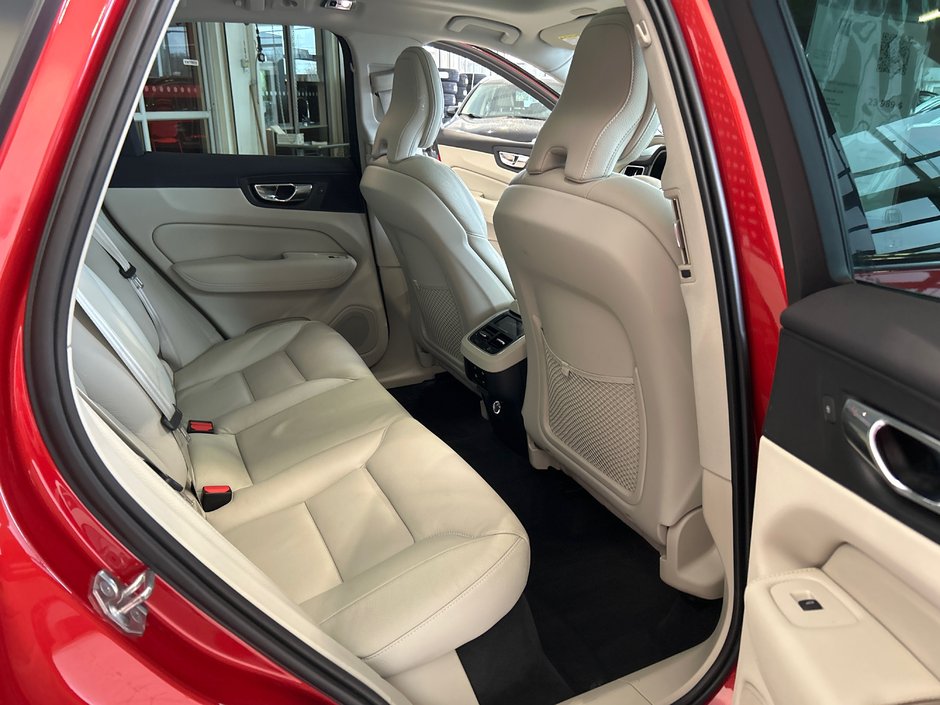 Volvo XC60 Momentum 2020-13