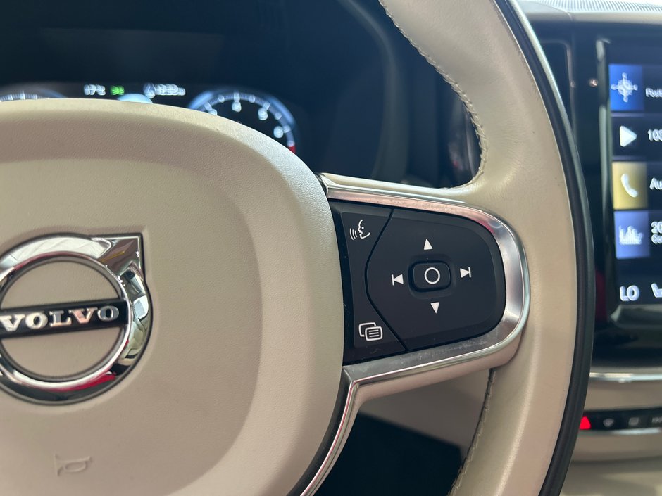 Volvo XC60 Momentum 2020-28