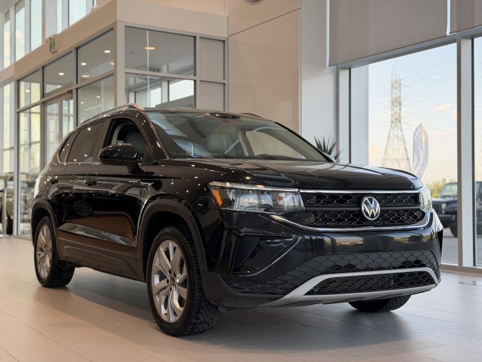2022 Volkswagen Taos Comfortline 4MOTION | DÉMARREUR | TOIT PANO | CUIR | CARPLAY | CAMÉRA +++ in Laval, Quebec