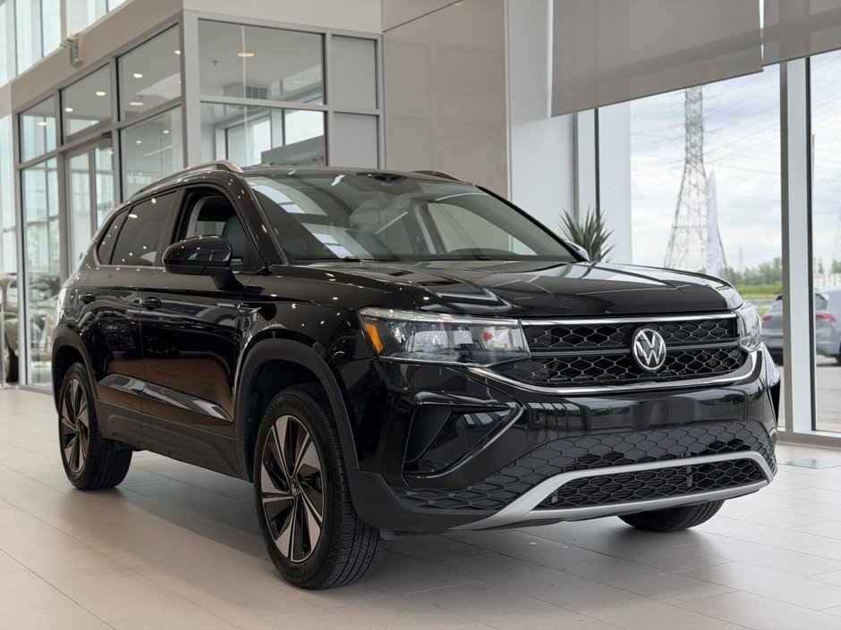 2023 Volkswagen Taos Comfortline 4MOTION | DÉMARREUR | TOIT PANO | CUIR | CARPLAY | CAMÉRA +++ in Laval, Quebec