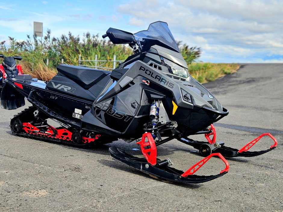 Polaris 850 Indy VR1 BOOST 137 DYNAMIX EDITION in.  0