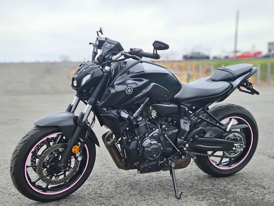Yamaha MT-07  0