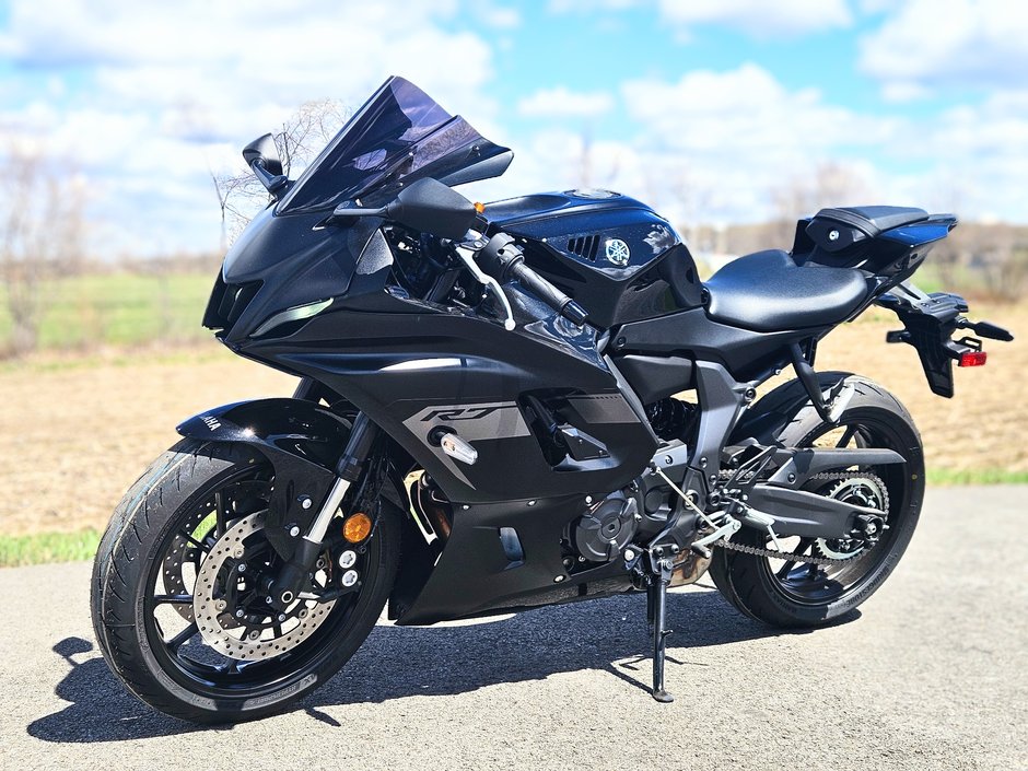 2025 Yamaha R7