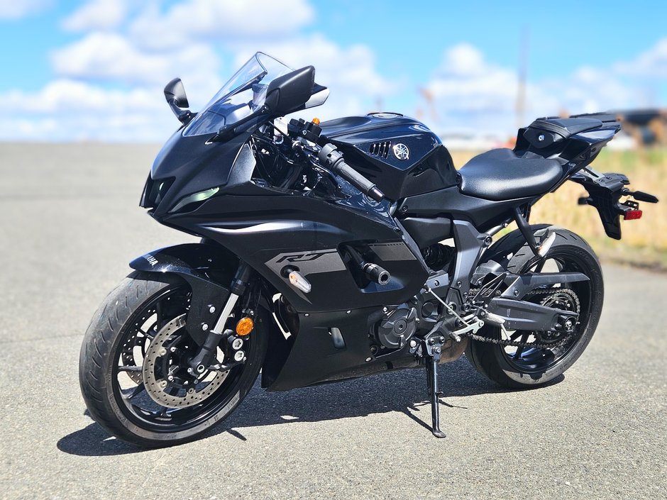 2025 Yamaha R7