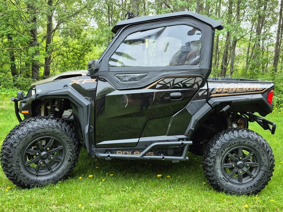 Polaris GENERAL XP1000 ULTIMATE FULL ISOLATED CAB, HEATER, AUDIO SYSTEM, GPS, LED BAR, BUMPERS, WINCH, WIPER, NERF BARS  2023
