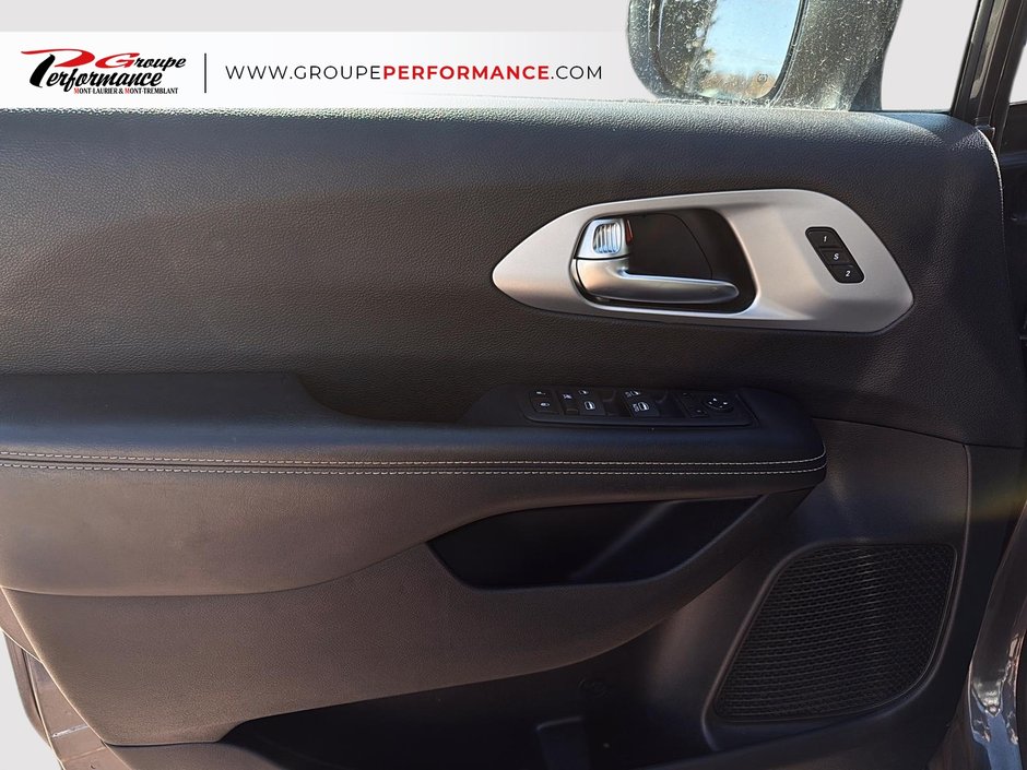 Chrysler Pacifica Touring L 2022-11