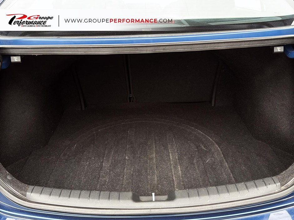 Hyundai Elantra LE 2017-8