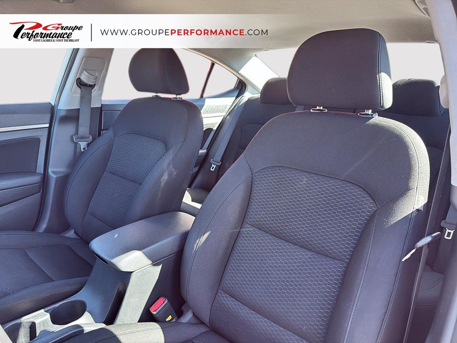 Hyundai Elantra Preferred 2020-9