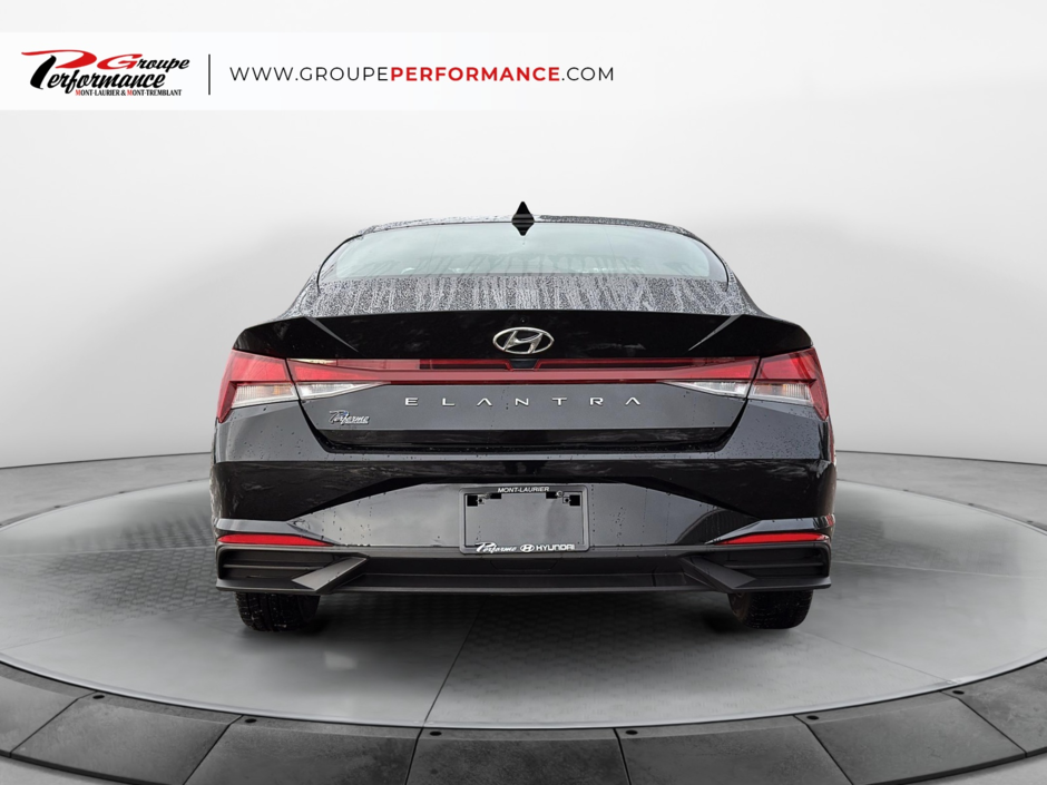 Hyundai Elantra Essential 2022-3