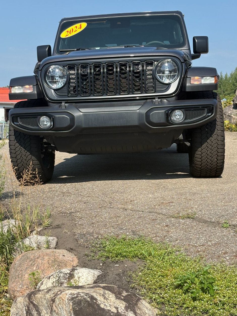 Jeep Gladiator NightHawk 2024 à Mont-Tremblant, Québec