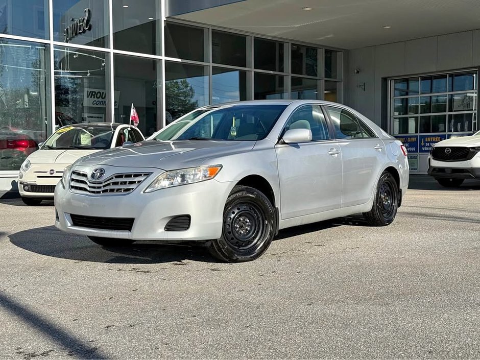 Toyota Camry  2011 à Mont-Laurier, Québec