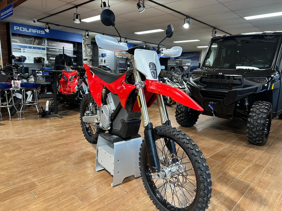 STARK FUTURE VARG EX ALPHA 80HP 2025