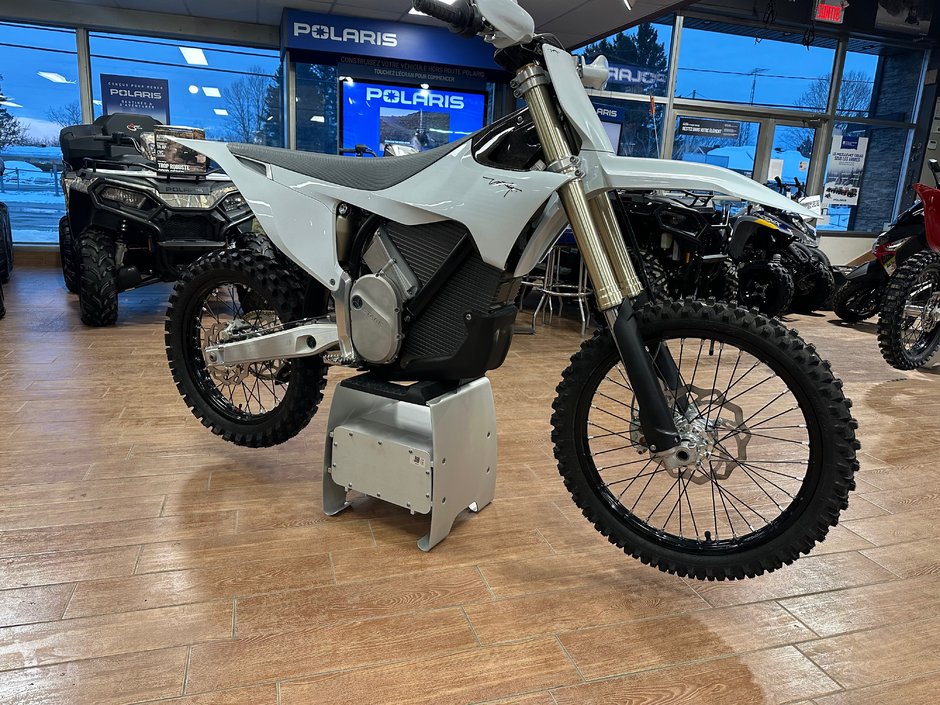 2025 STARK FUTURE VARG MX 1.2 60 HP