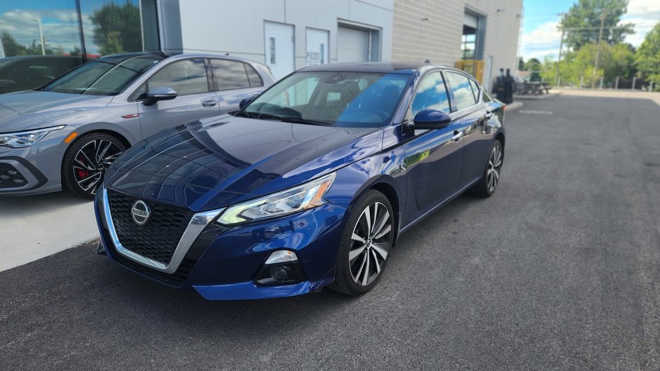 2022 Nissan Altima 2.5 Platinum ,AWD in Charlemagne, Quebec