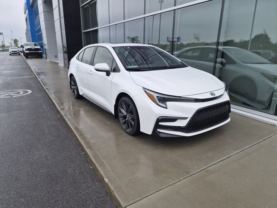 Toyota Corolla SE HYBRID TI 2023 à Charlemagne, Québec