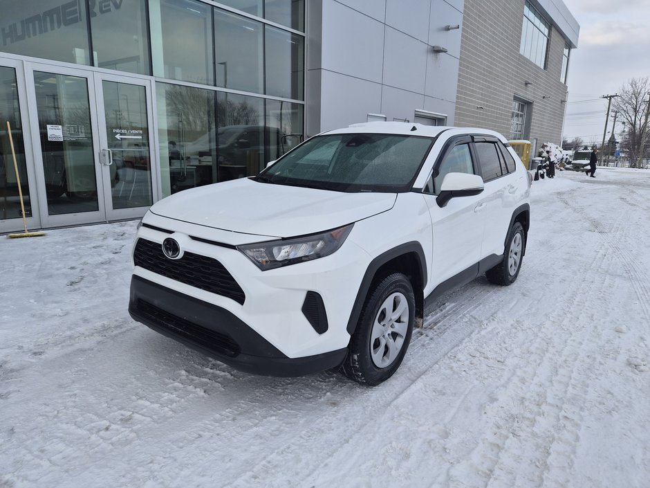 Toyota RAV4 LE AWD 2023 à Charlemagne, Québec