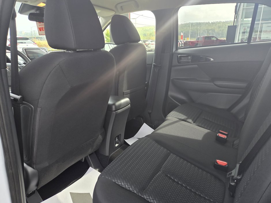 2025 Mitsubishi ECLIPSE CROSS ES-6