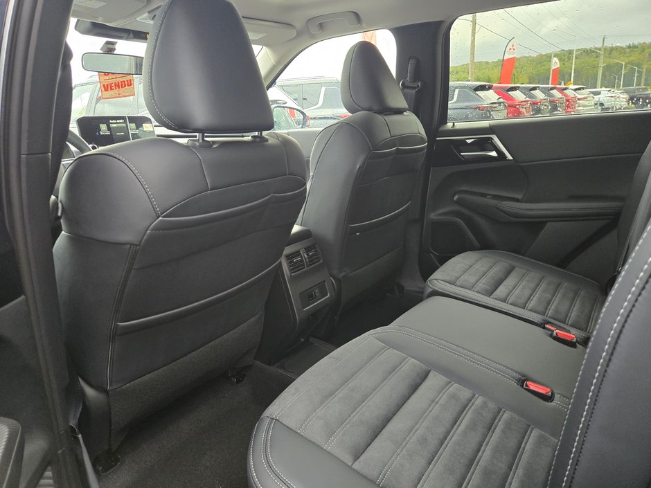 Mitsubishi Outlander Plug-In Hybrid LE 2025-4