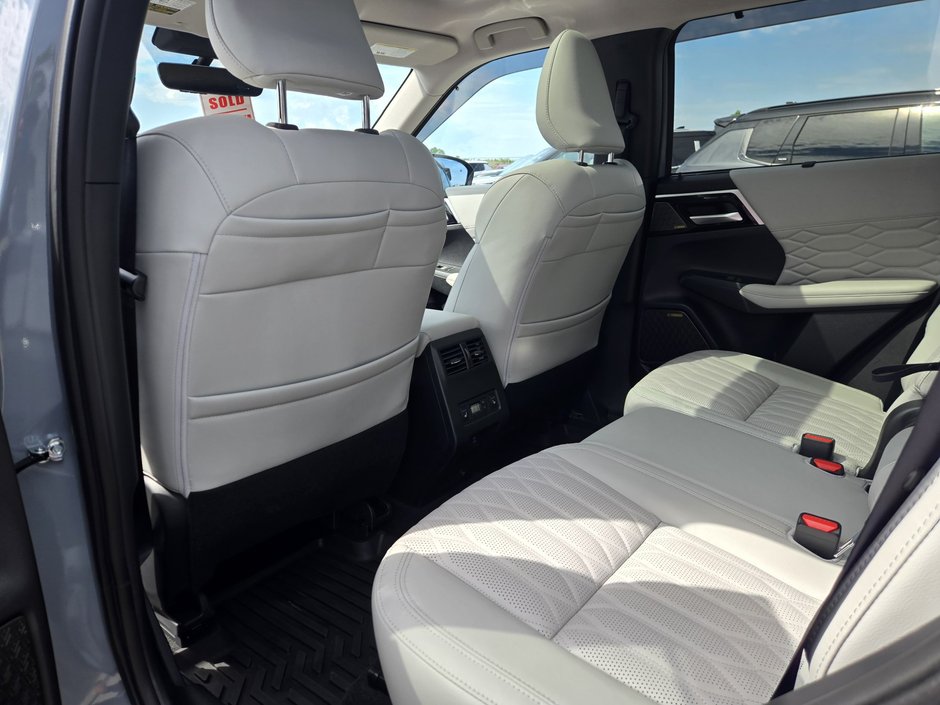 2025 Mitsubishi Outlander-7