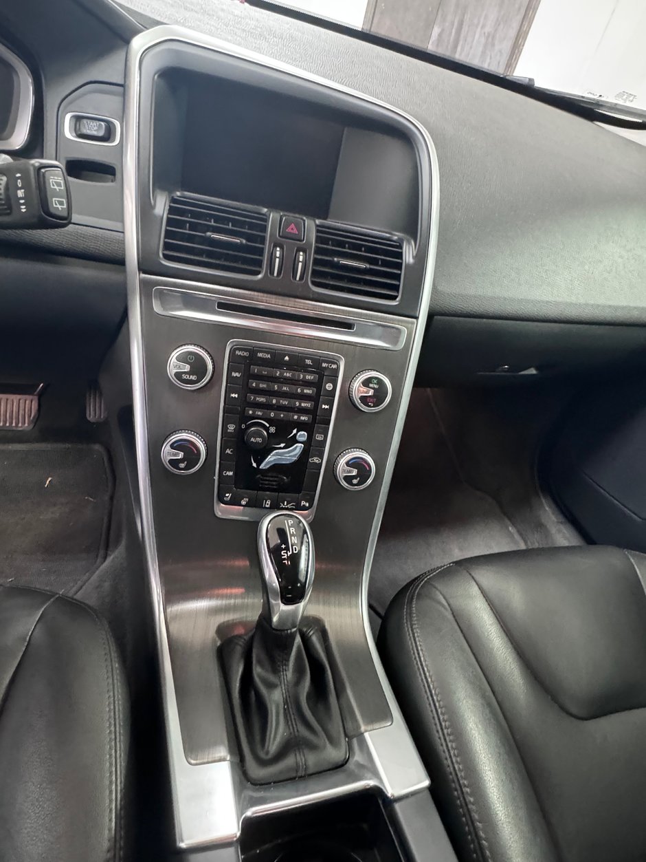2016 Volvo XC60 T5 SPECIAL EDITION PREMIER-9