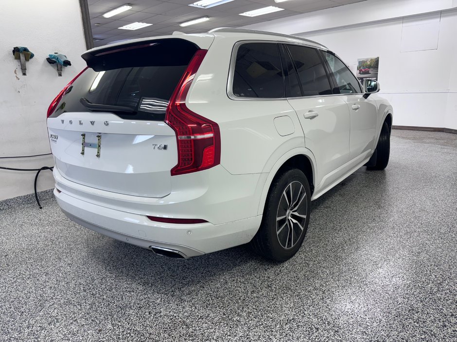 2020 Volvo XC90 MOMENTUM-2