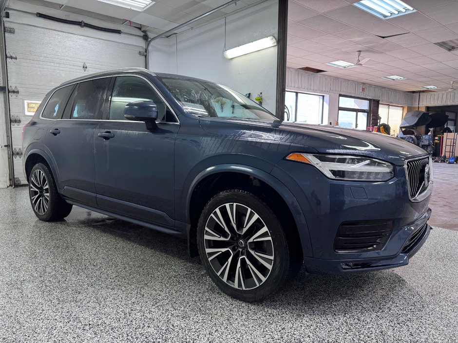 2020 Volvo XC90 T6 AWD Momentum (7-Seat)-1
