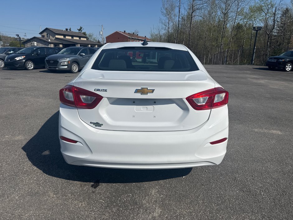 Chevrolet Cruze LS 2016-4