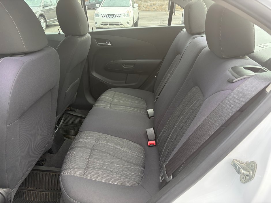 Chevrolet Sonic LT 2013-5