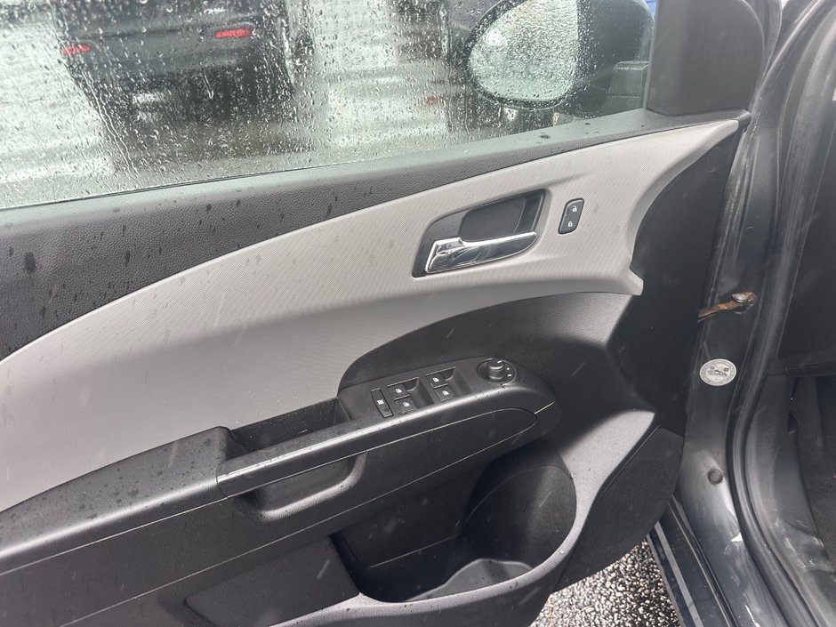 Chevrolet Sonic LT 2014-5