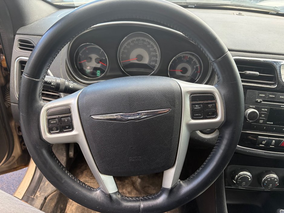 2013 Chrysler 200 Touring-9