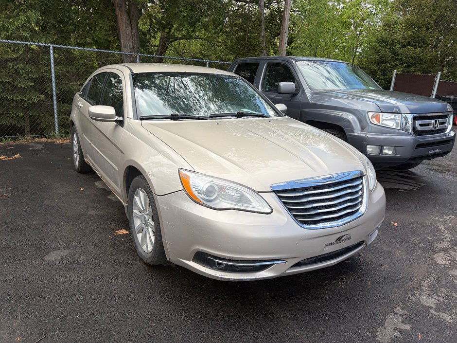 2013 Chrysler 200 Touring-0
