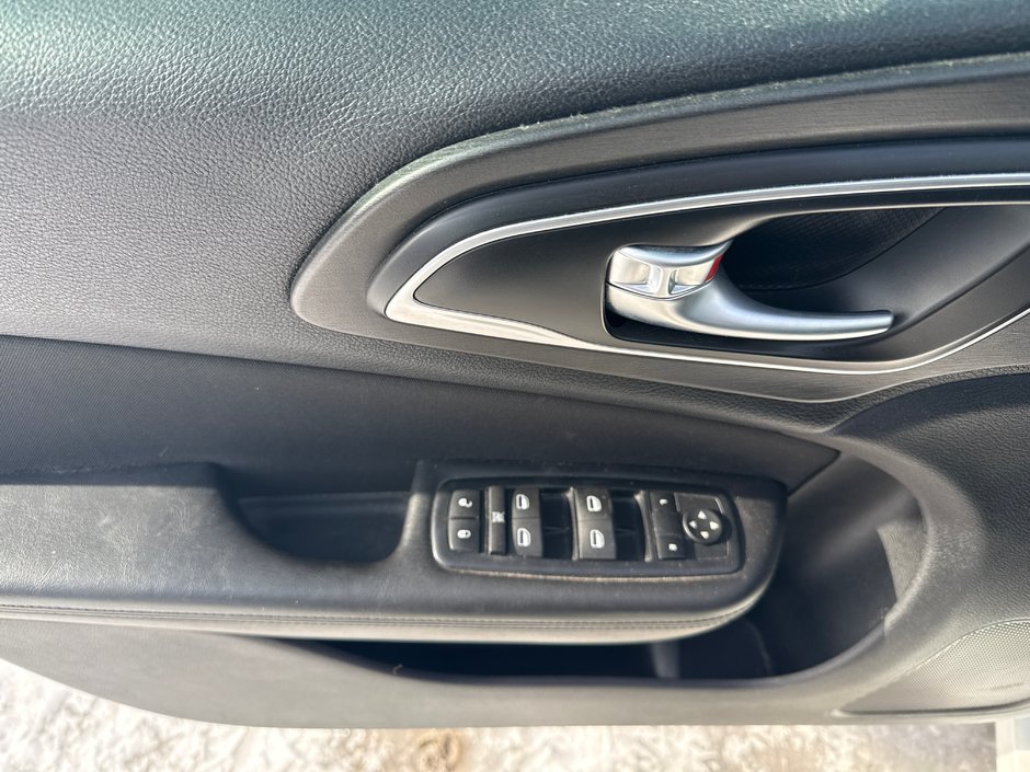 2016 Chrysler 200 LX-6