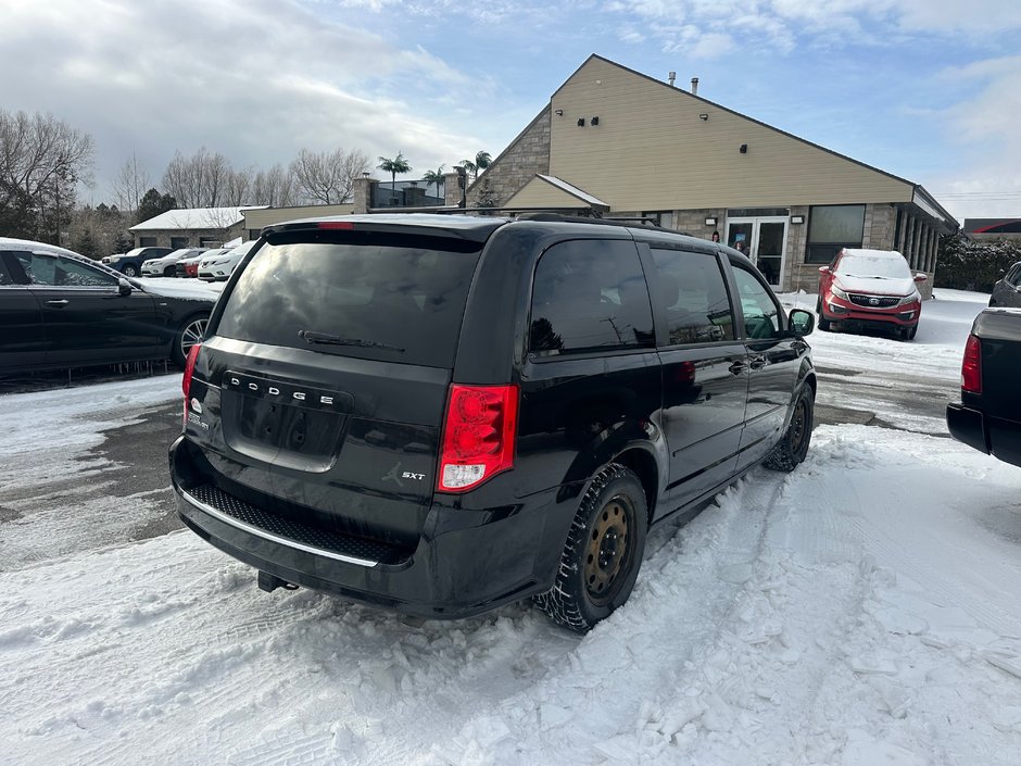 2014 Dodge Grand Caravan SXT Stow  & GO-2